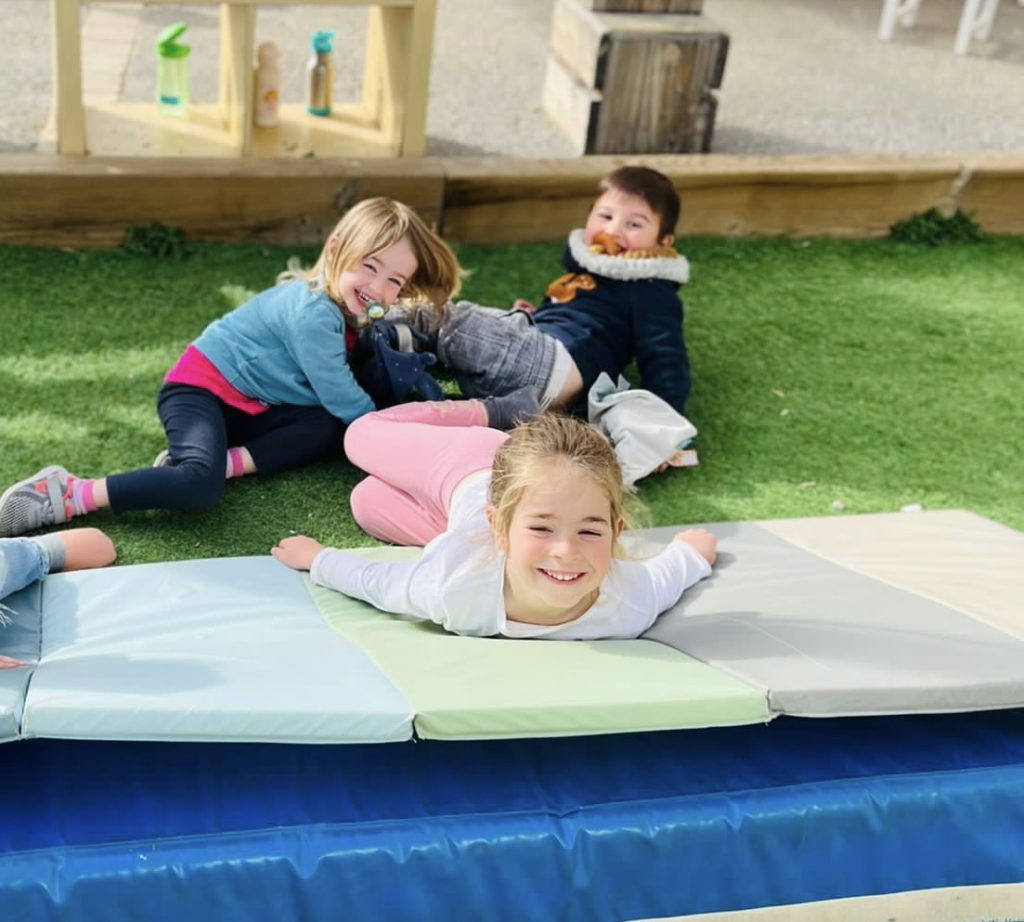 Enfants Le village mercredis aucadieux centre de loisirs bilingue Montessori le village la maison des enfants castelnau le lez