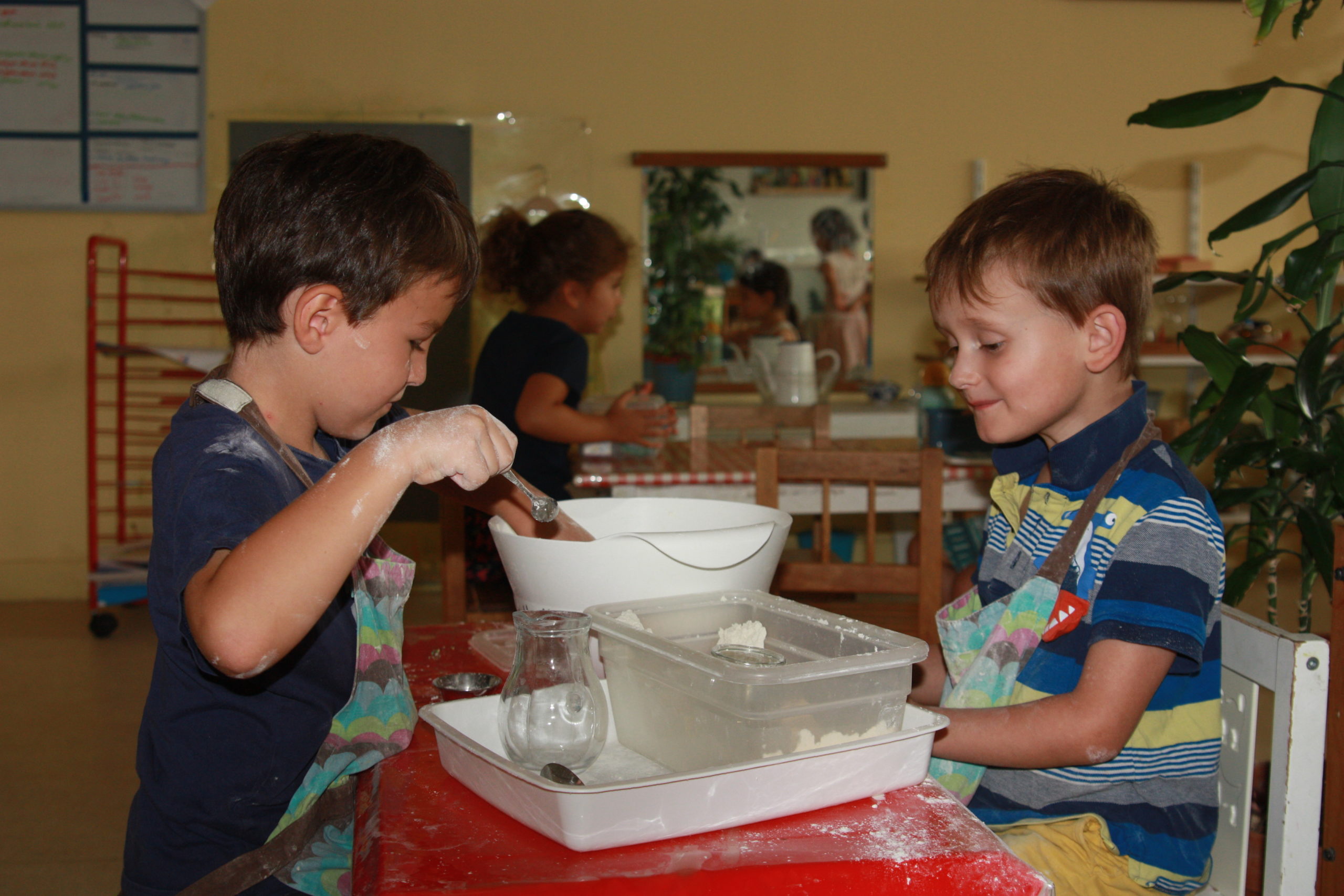 Préparation du gouter la maison des enfants le village Castelnau le lez