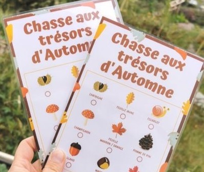 Cartes de chasses aux trésors d'automne. Découverte des différentes feuilles et graines automnales. Activité faite dans l'idée de l'école de la forêt.