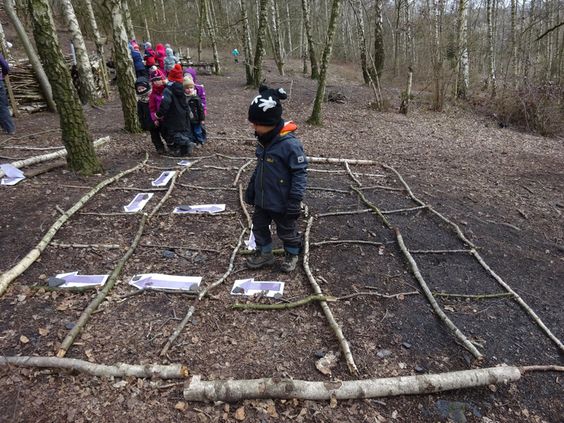 Grand jeu activité du centre de loisirs inspiré de l'école de la foêt